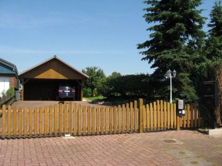 Auffahrt mit Doppelcarport