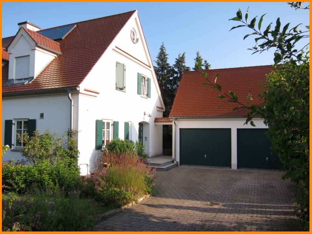 Ansicht mit Garage