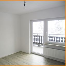 SCHÖNE 4 Zi. MIT BALKON, GARTEN UND GARAGE, SCHÖNE LAGE, IN VILSHOFEN ZU VERMIETEN!!!!