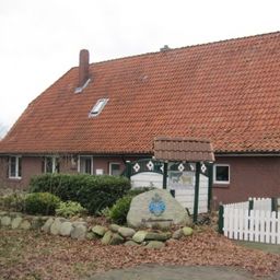 Schöner Bungalow mit Hofstelle und Bauernhaus –

ideal für Hobbylandwirte