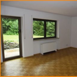 WUNDERSCHÖNE 3 Zi WHG, 75qm, MIT TERRASSE UND GARTEN, GÜNSTIG IN SCHÖLLNACH ZU VERMIETEN!!!