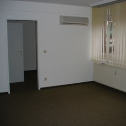 Büroflächen 60 m², 100² und 210 m² zu vermieten.