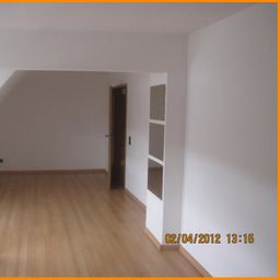 ***Schnuckelige DG-Wohnung mit eigenem Garten!***