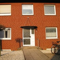 Gut geschnittene 4-Zimmer-EG-Wohnung mit Terrasse und kleinem Garten