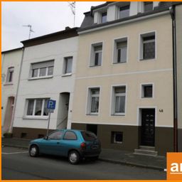 Modernisierte Altbauwohnung in 3 Parteienhaus im 1 OG.