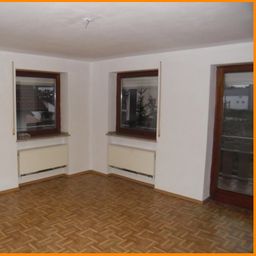 WUNDERSCHÖNE+HELLE 3 Zi WHG. MIT RIESEN BALKON UND STELLPLATZ, GÜNSTIG IN SCHÖLLNACH ZU VERMIETEN!!!