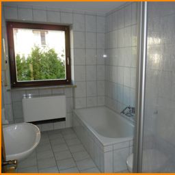 SEHR SCHÖNE 3 Zi WHG, MIT GROßEM BALKON UND STELLPLATZ, IM SCHÖNEN SCHÖLLNACH ZU VERMIETEN !!!