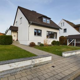 Freistehendes Einfamilienhaus, auf großem Eckgrundstück in gepflegtem Umfeld von Niederau.