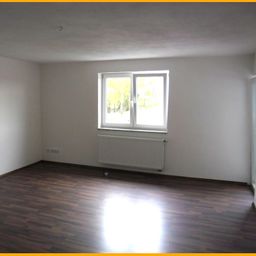 VIEL PLATZ UND RUHE!! KLASSE 3 Zi WHG MIT 110qm, GARAGE+BALKON, IN NEUKIRCHEN v. WALD ZU VERMIETEN!!