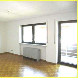 SCHÖNES WOHNEN IN SCHÖLLNACH !! TOP 3 Zi WHG, MIT BALKON UND STELLPLATZ, GÜNSTIG ZU VERMIETEN !!!