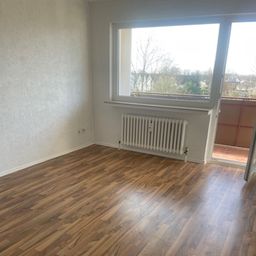 modernisierte  2 Zimmer Wohnung mit Balkon und Aufzug