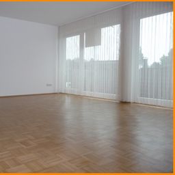 ***Attraktive Wohnung mit Parkettboden und großem Balkon***