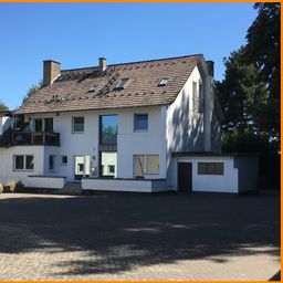 ehemaliger Pferdehof mit Reithalle