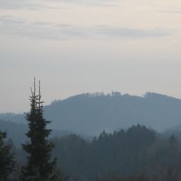 2 Generationen oder Wohnung und Büro
in Aussichtslage am Ortsrand 
–keine zusätzliche Provision–