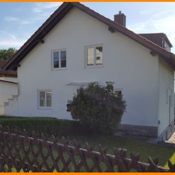 GEMÜTLICHES HAUS, DOPPELGARAGE,  SCHÖNER GARTEN + HERRL. AUSBLICK, IN FÜRSTENSTEIN ZU VERKAUFEN !!!