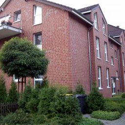 Helle Dachgeschoßwohnung in sehr gepflegtem 6-Familienhaus mit Stellplatz!