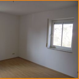 SCHÖNE 4 Zi. WHG, MIT BALKON UND GARAGE, IN ABSOLUTER RUHELAGE IN AICHA VORM WALD ZU VERMIETEN!!!