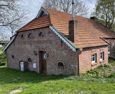 Gemütliches Fehnhaus mit viel Charme – Weitblick auf die Felder Ostfrieslands inklusive.