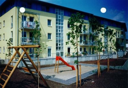 Spielplatz vor dem Haus